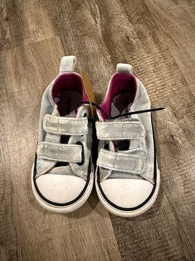 Children's Silver Velvet Sneakers with Pink Lining - Converse Allstar size 6